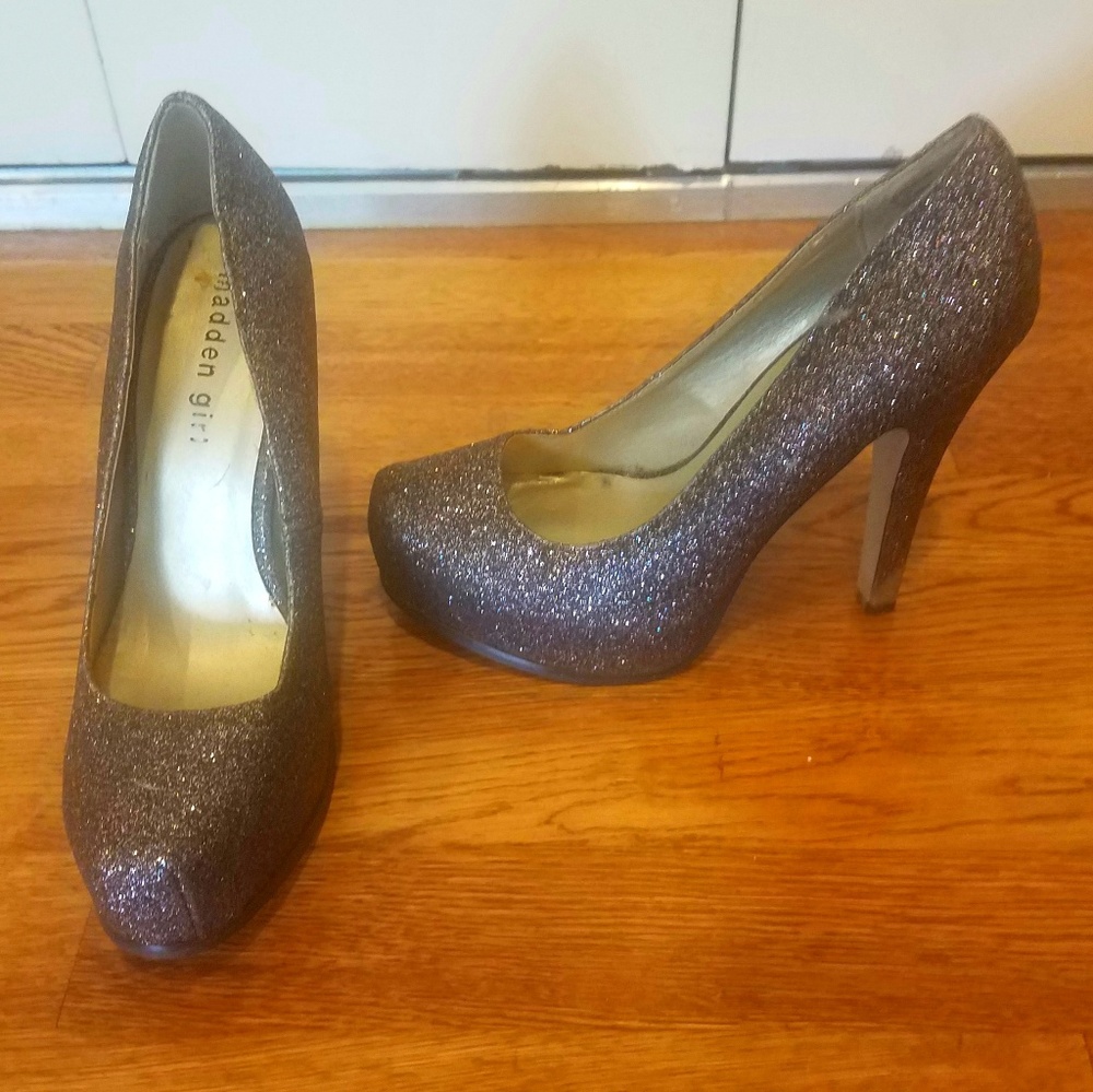 Madden Girl Silver Pumps